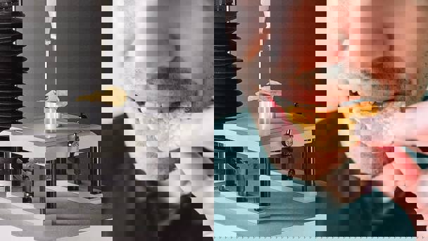 Image Pairing Crisp Fracture Support Rig And Biting Into Crisp