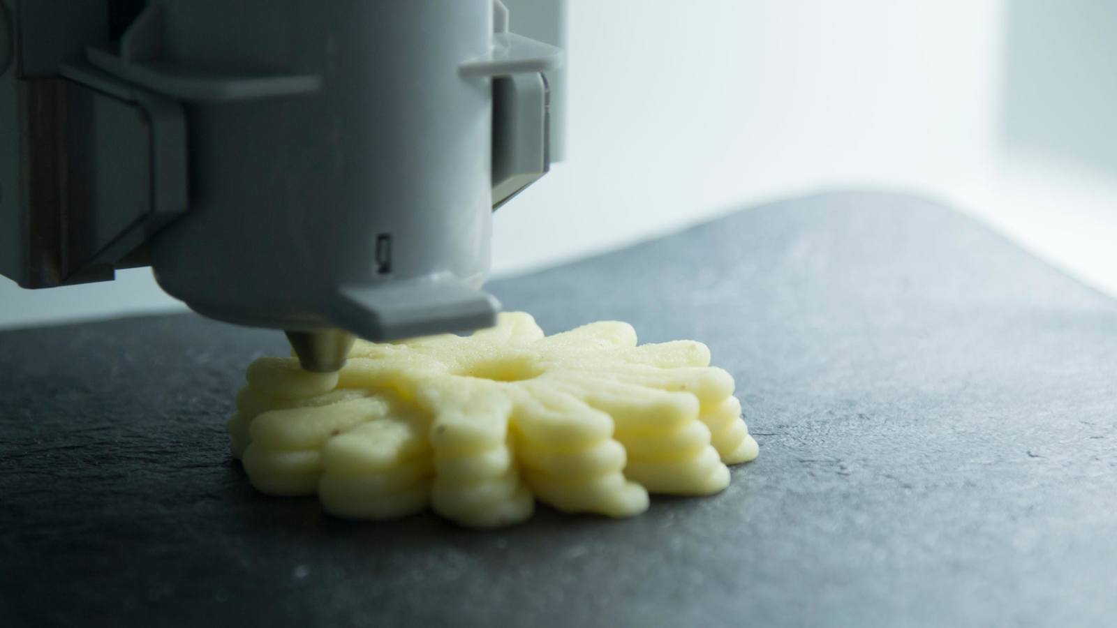 3D printer printing mashed potato