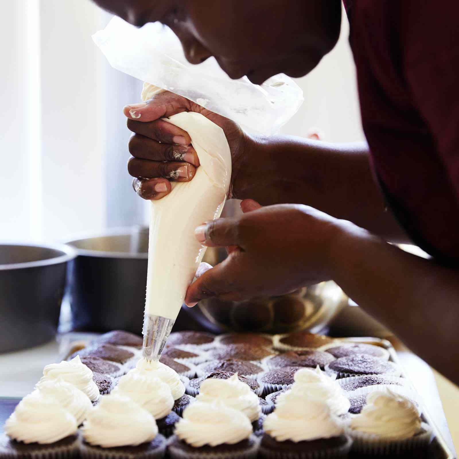 Extruding icing from a piping bag