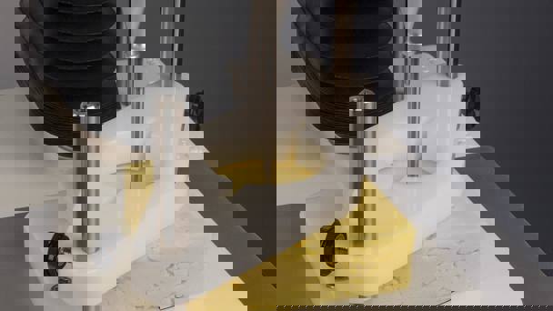 A USC Universal Sample Clamp Cheese