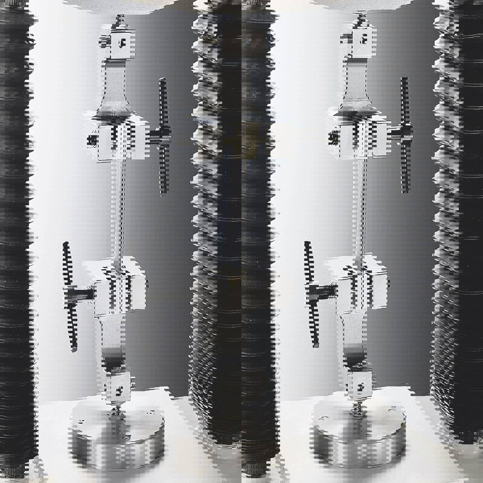 Heavy Duty Tensile Grips testing plastic material
