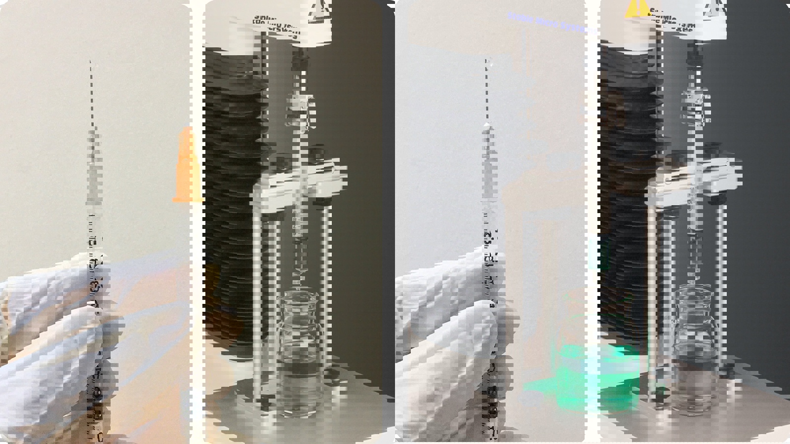 Imitative extrusion test of a syringe