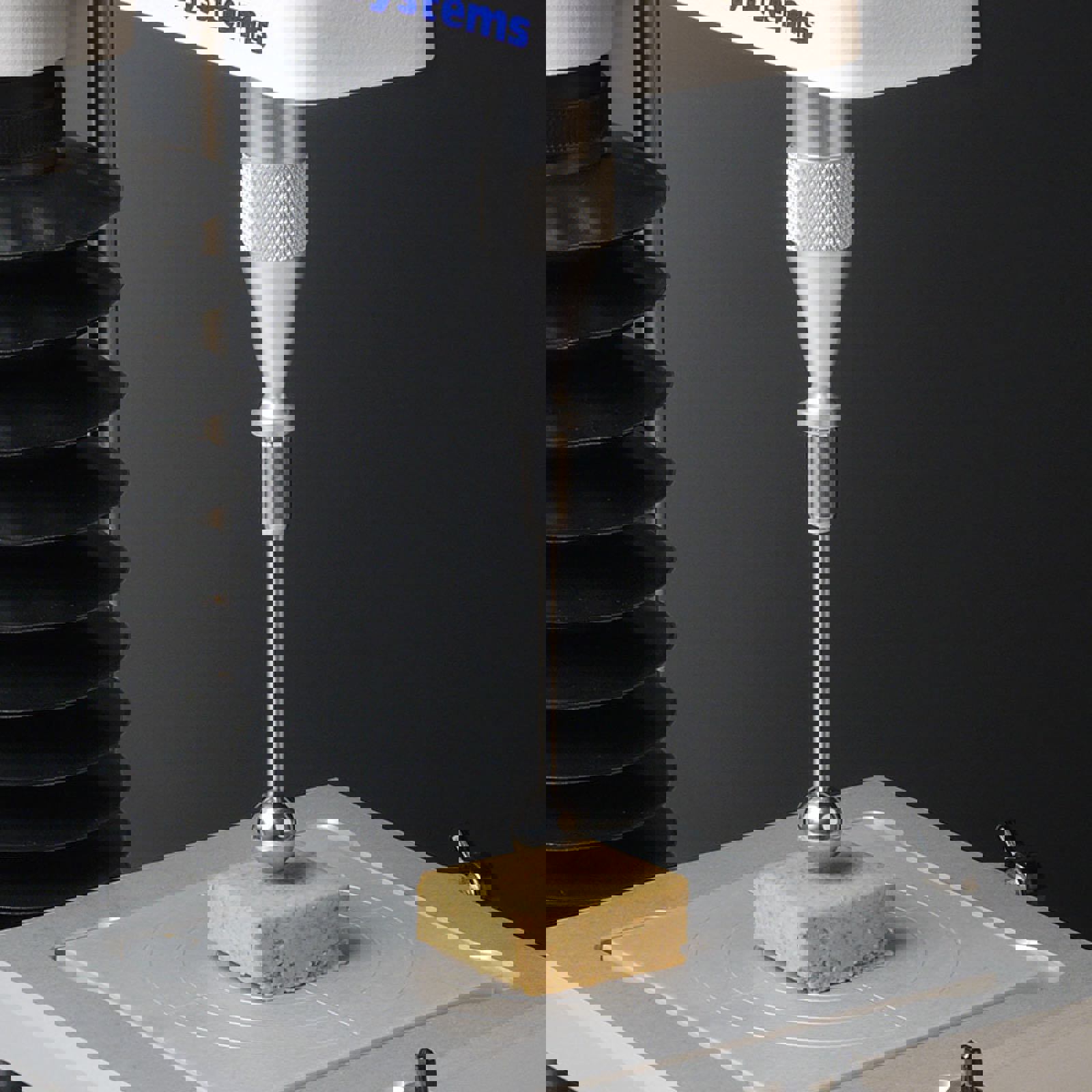 Compression test on a stock cube using a Spherical Probe